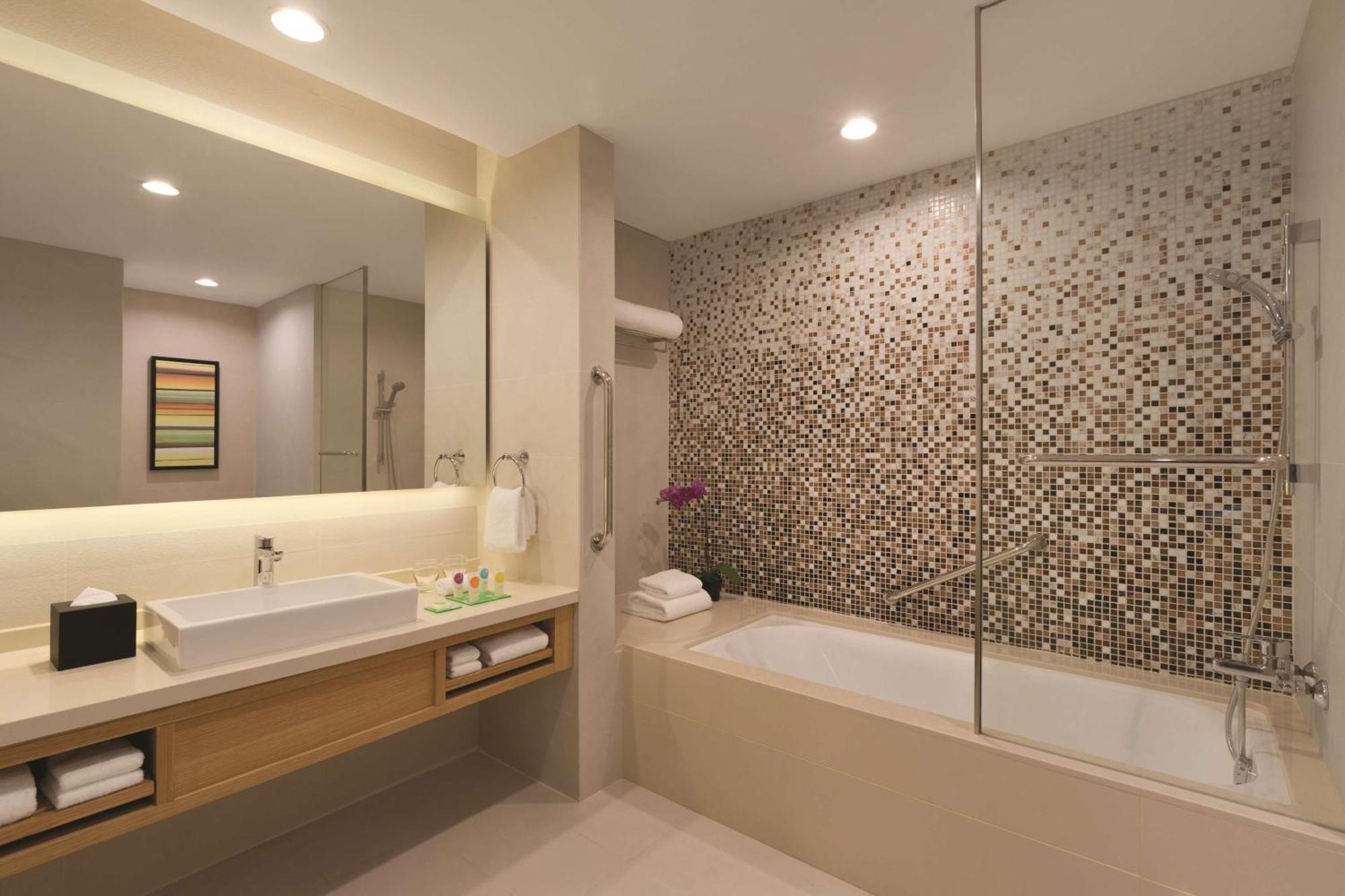 Отель Hyatt House Shenzhen Airport Экстерьер фото