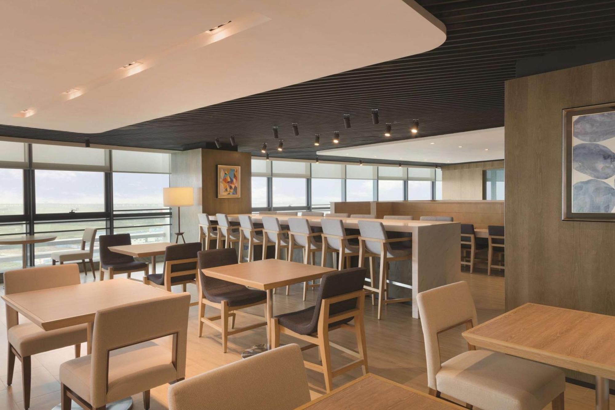 Отель Hyatt House Shenzhen Airport Экстерьер фото