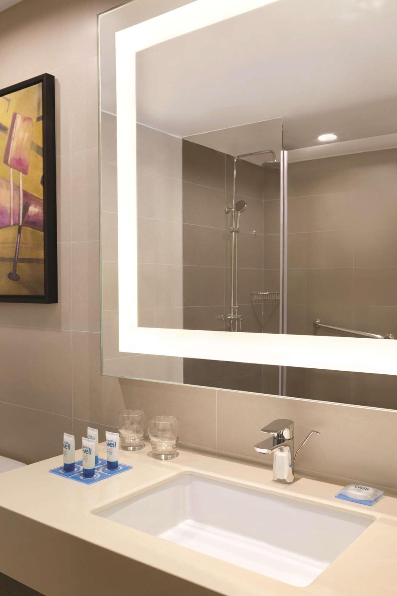 Отель Hyatt House Shenzhen Airport Экстерьер фото