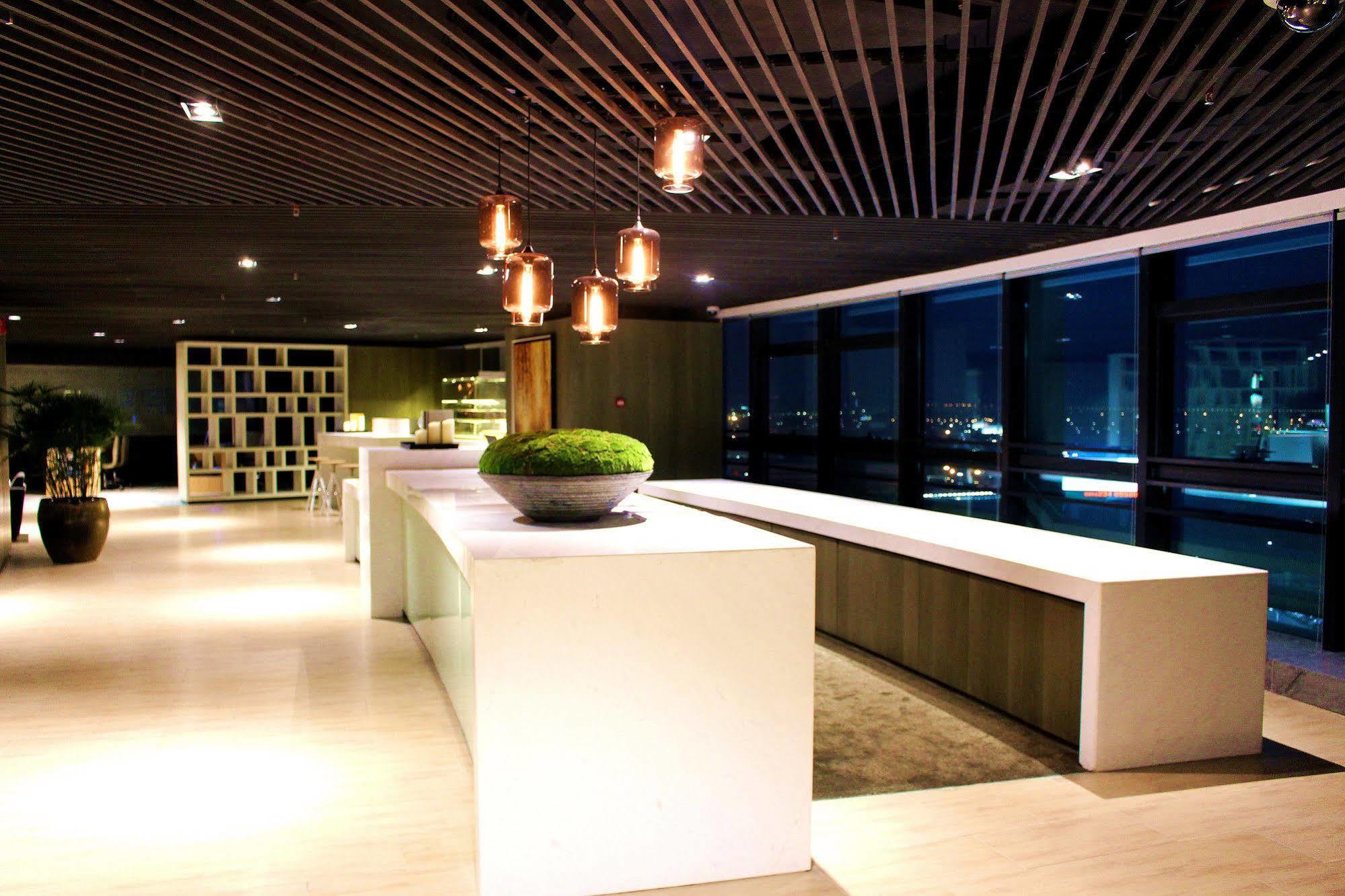 Отель Hyatt House Shenzhen Airport Экстерьер фото
