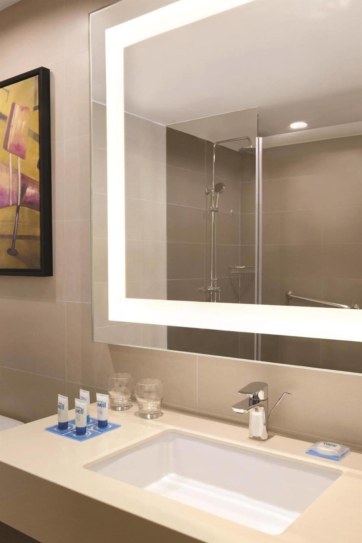 Отель Hyatt House Shenzhen Airport Экстерьер фото